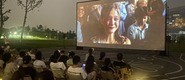 （剧情演绎操逼网站转载）成都秋夜“新耍法”：到公园看坝坝电影
